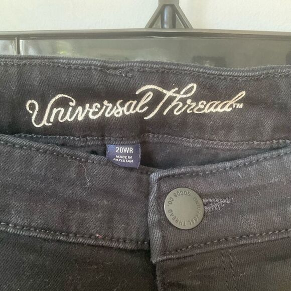 Universal Thread Black Jean Shorts, 20WR - Picture 7 of 7